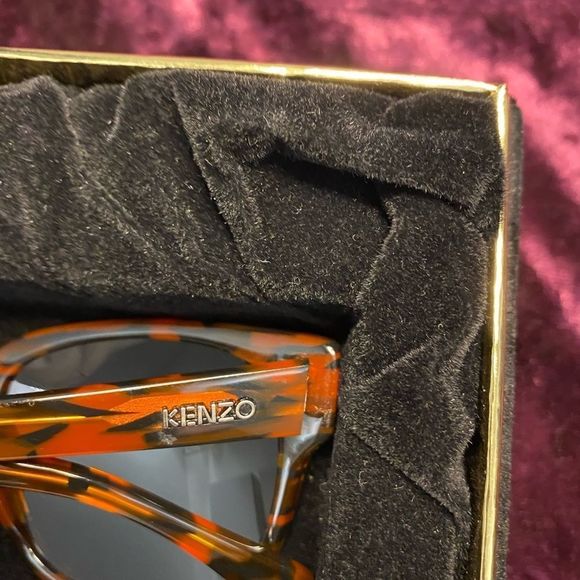 Kenzo 100% authentic sunglasses. No scratches. In excellent condition.